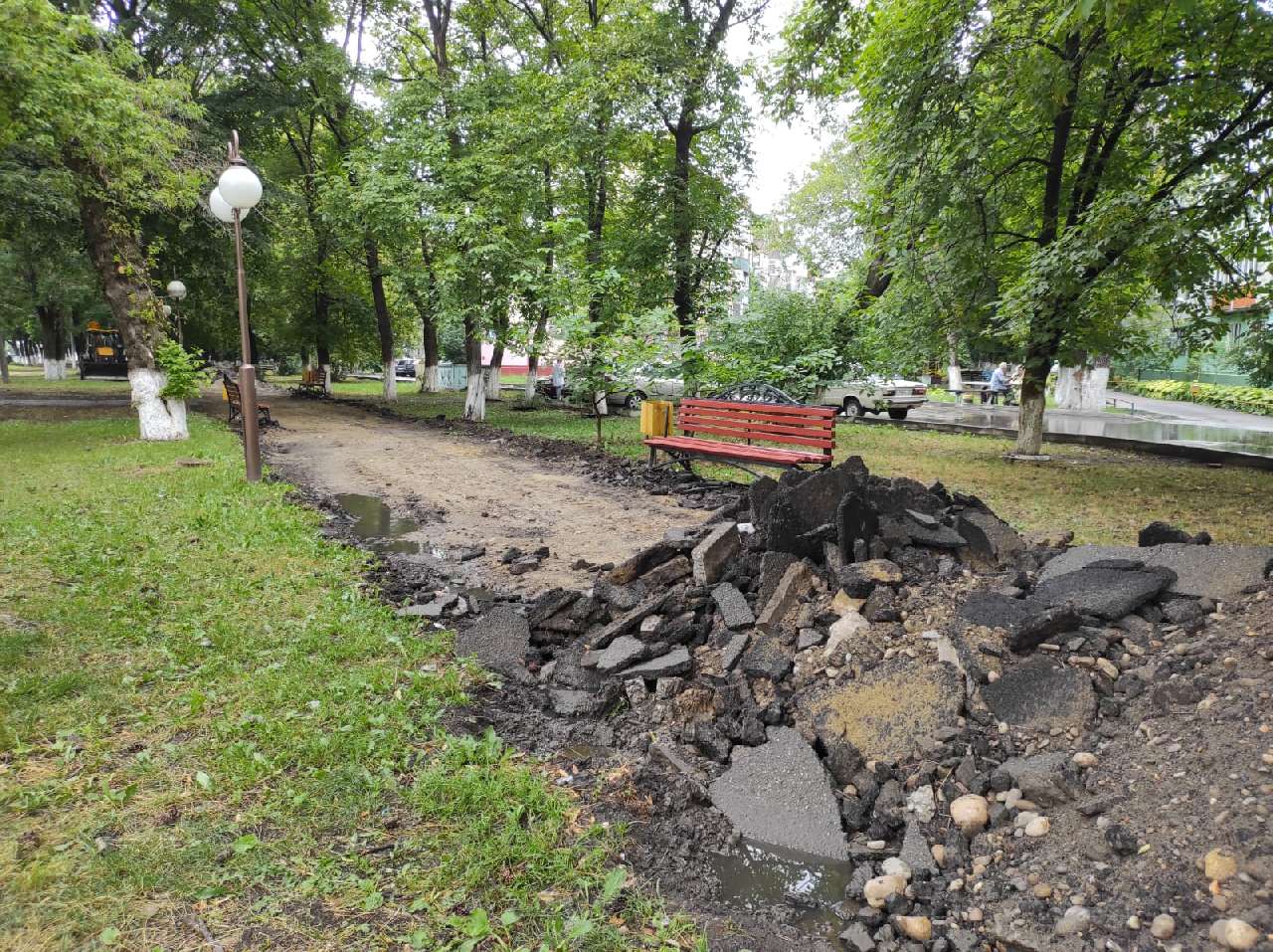 В Армавире приступили к работам по благоустройству сквера на Азовской