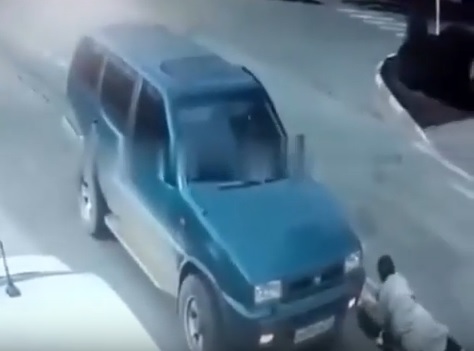 Водитель сбил пенсионерку на «зебре» и попал на видео в Армавире 