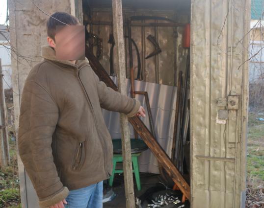 В Армавире безработный украл груз из металлического контейнера на вокзале 