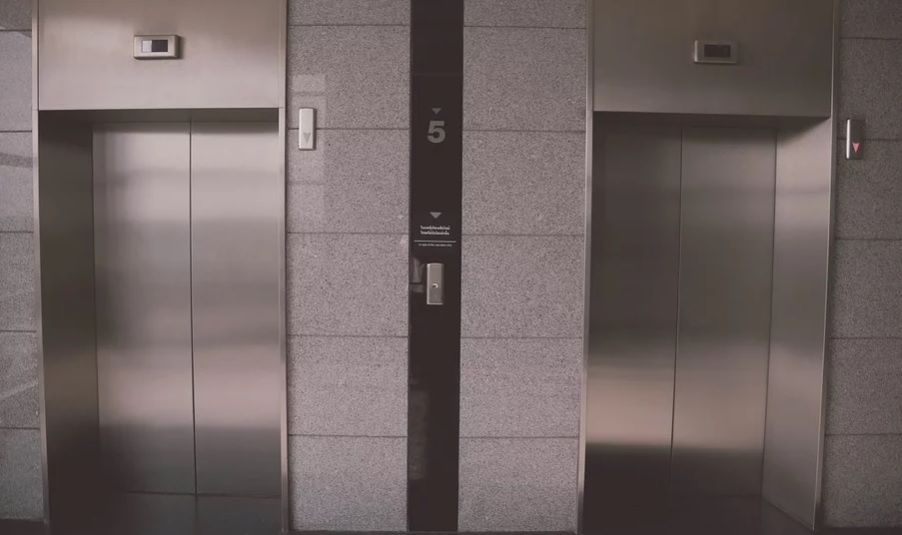 В многоквартирных домах Армавира отремонтируют лифты