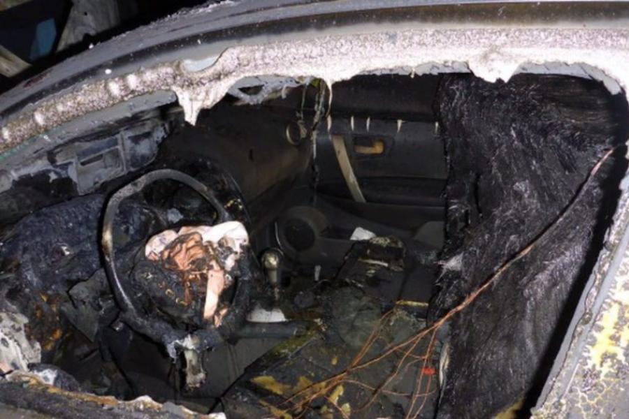 В Армавире автомобиль полностью выгорел прямо на проезжей части 