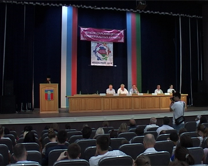 В Армавире впервые прошел Молодежный межнациональный диалог Кубани