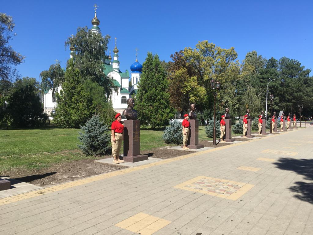 В Армавире открылась аллея с бюстами 20 горожан-героев СССР