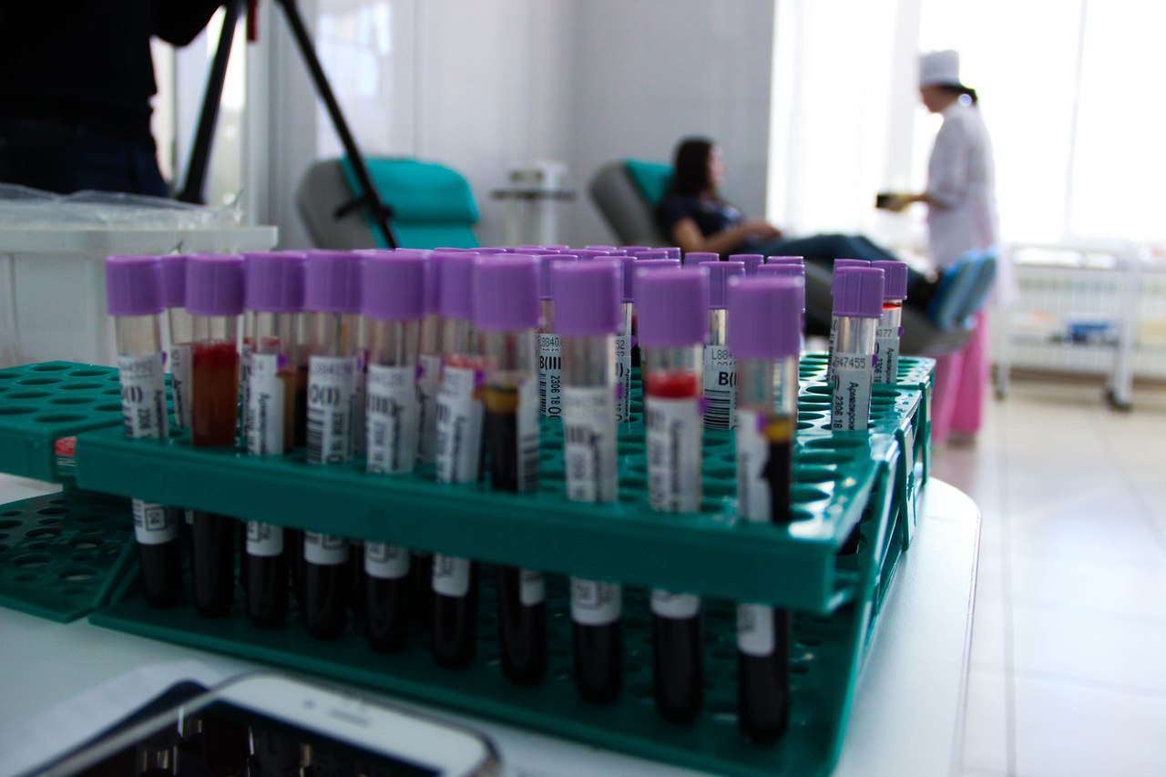 В Армавире доноров попросили срочно сдать кровь из-за дефицита запасов 