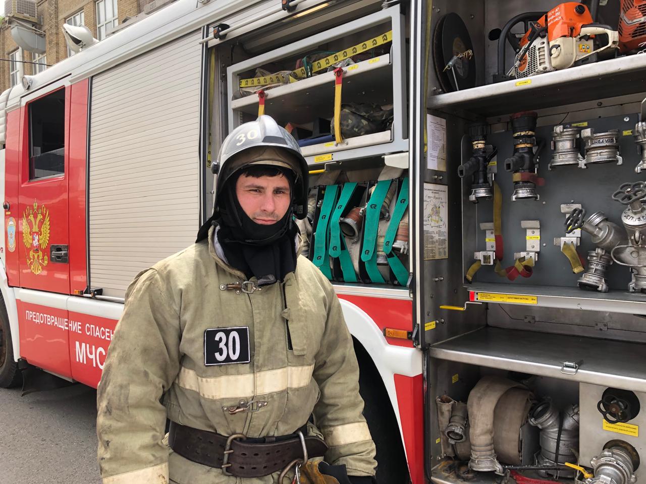 В Армавире сотрудник  ПСЧ №30 Артем Ершов рассказал о профессии пожарного