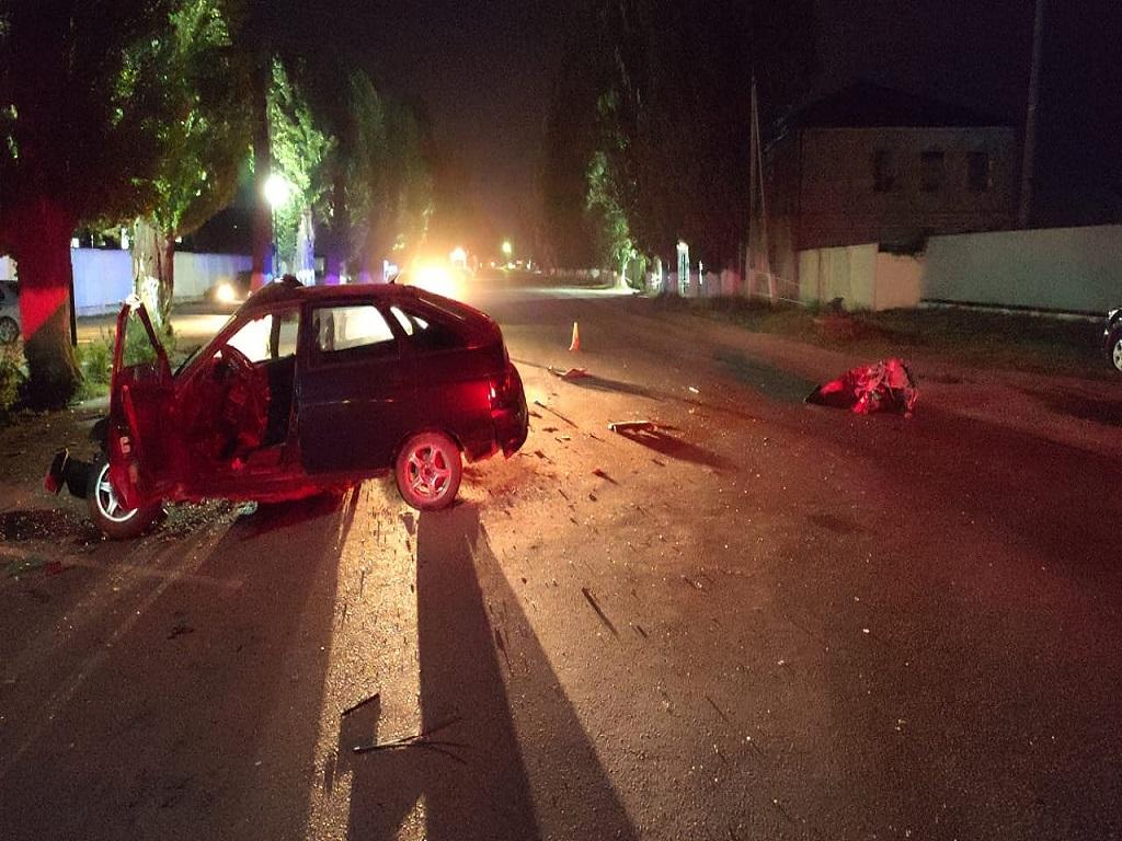 Водитель скончался после ДТП с деревом в Армавире 