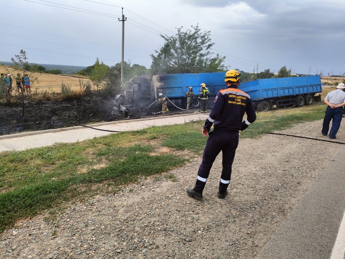 Водитель «Калины» заживо сгорел при ДТП с «Камазом»  на трассе под Армавиром 