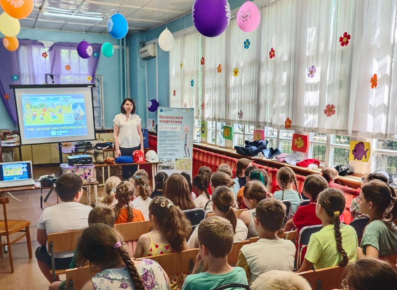 Энергетики «Россети Кубань» провели уроки электробезопасности в Центре детского творчества Армавира