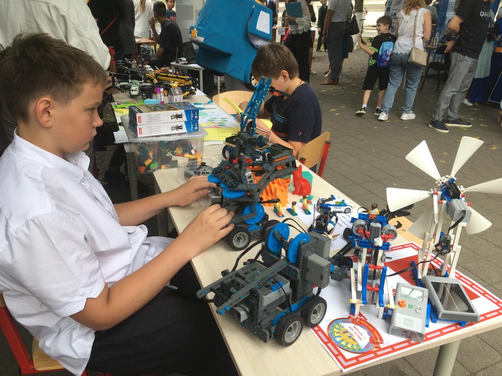 В Армавире около 30 школ и детсадов стали участниками фестиваля Лего