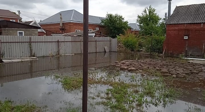 В Армавире в 20 домов после залпового ливня зашла вода 