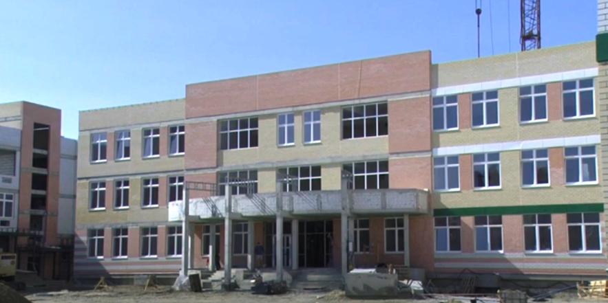 В Армавире идет отделка внутренних помещений новой школы на 1100 мест