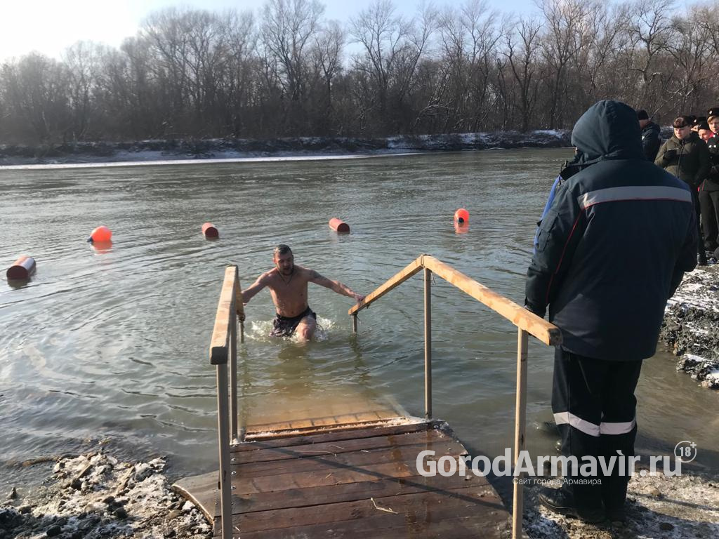В Армавире крещенские купания пройдут 19 января в 13:00 на правом берегу реки Кубань в Старой Станице