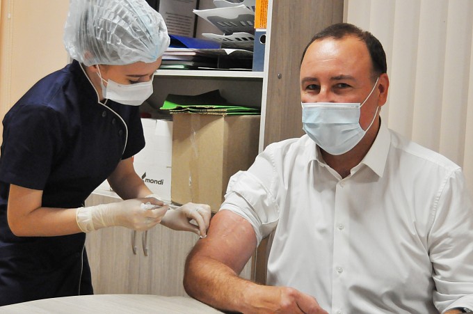 В Армавире из 280 сотрудников администрации прививку от ковида сделали более 80  