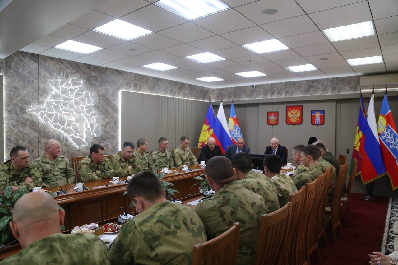 Власти Армавира поздравили спецназовцев с Днём защитника Отечества