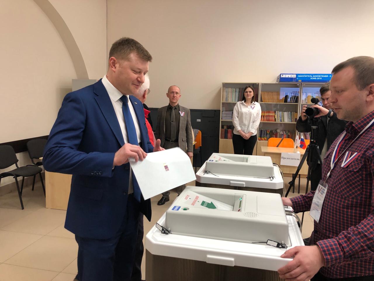 В Армавире ректор АГПУ Евгений Нижник проголосовал на выборах президента