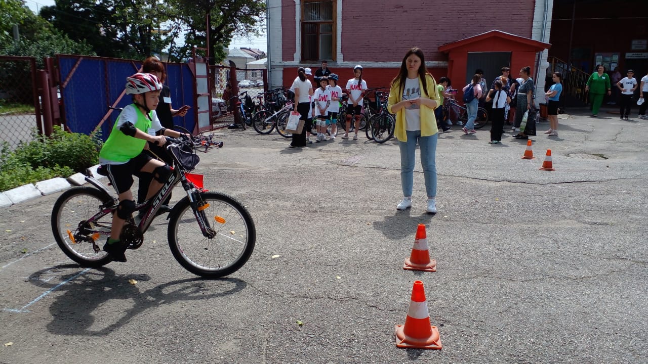 В Армавире команды 14 школ приняли участие в конкурсе «Безопасное колесо-2023» 