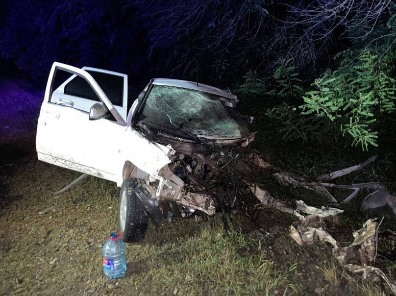 Водитель погиб и 3 пассажира пострадали при столкновении «Приоры» с «Камазом» под Армавиром 
