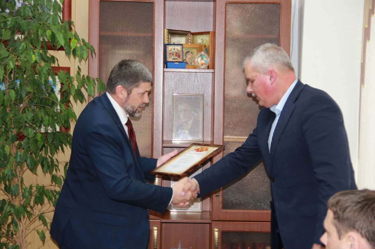 Глава города Ясиноватая ДНР передал Армавиру благодарность за помощь 