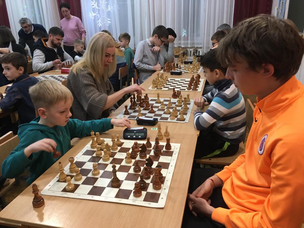 В Армавире участниками турнира по шахматам стали более 30 семейных команд