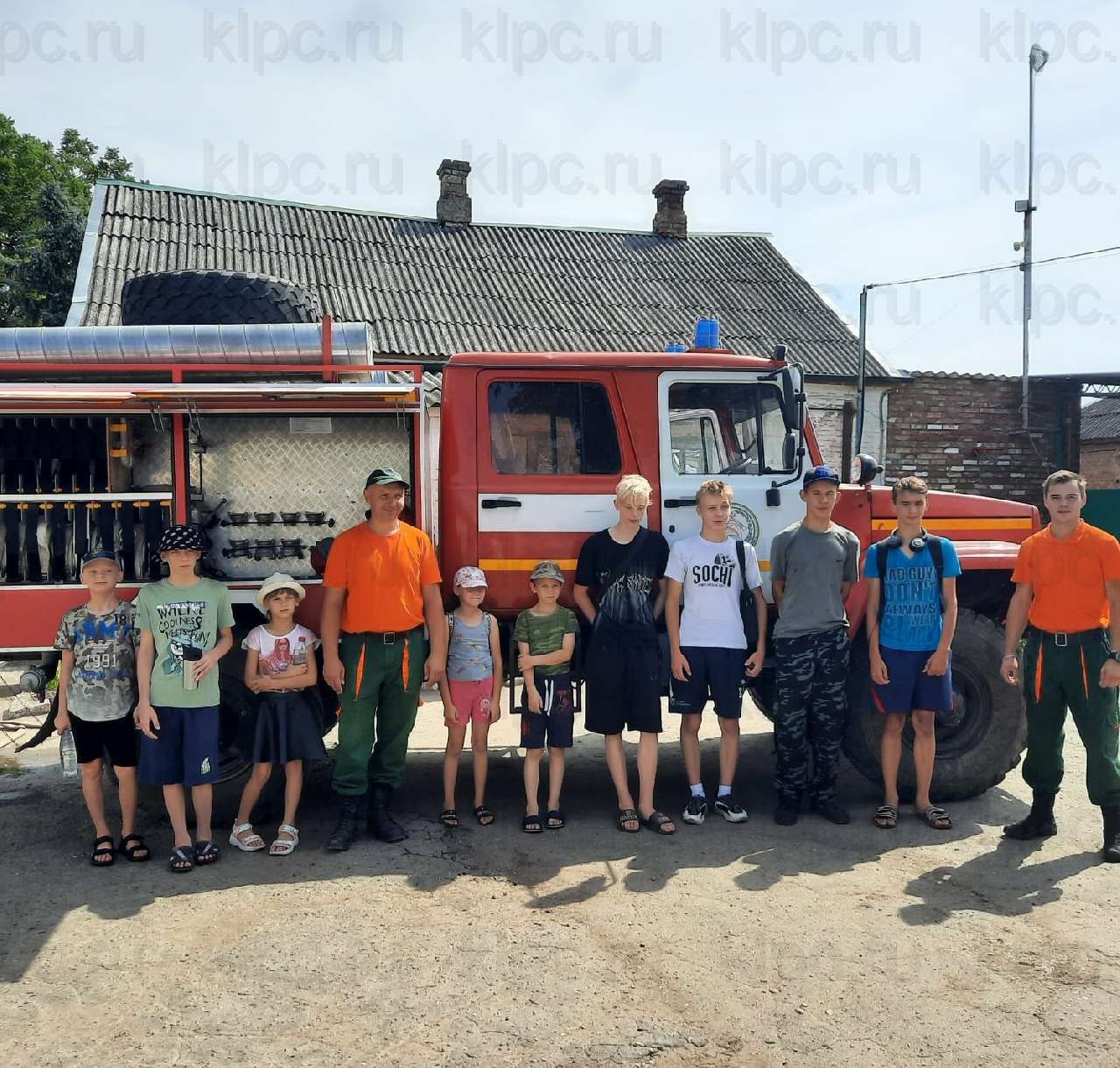 Сотрудники Армавирского филиала Краевого лесопожарного центра рассказали о своей работе трудным подросткам 
