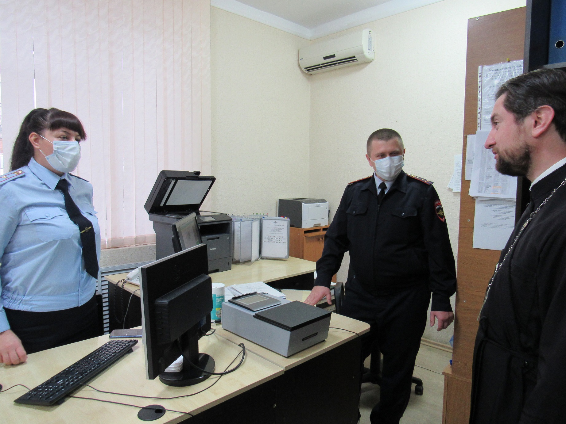 Представитель Общественного совета Андрей Солоп посетил отдел по вопросам миграции