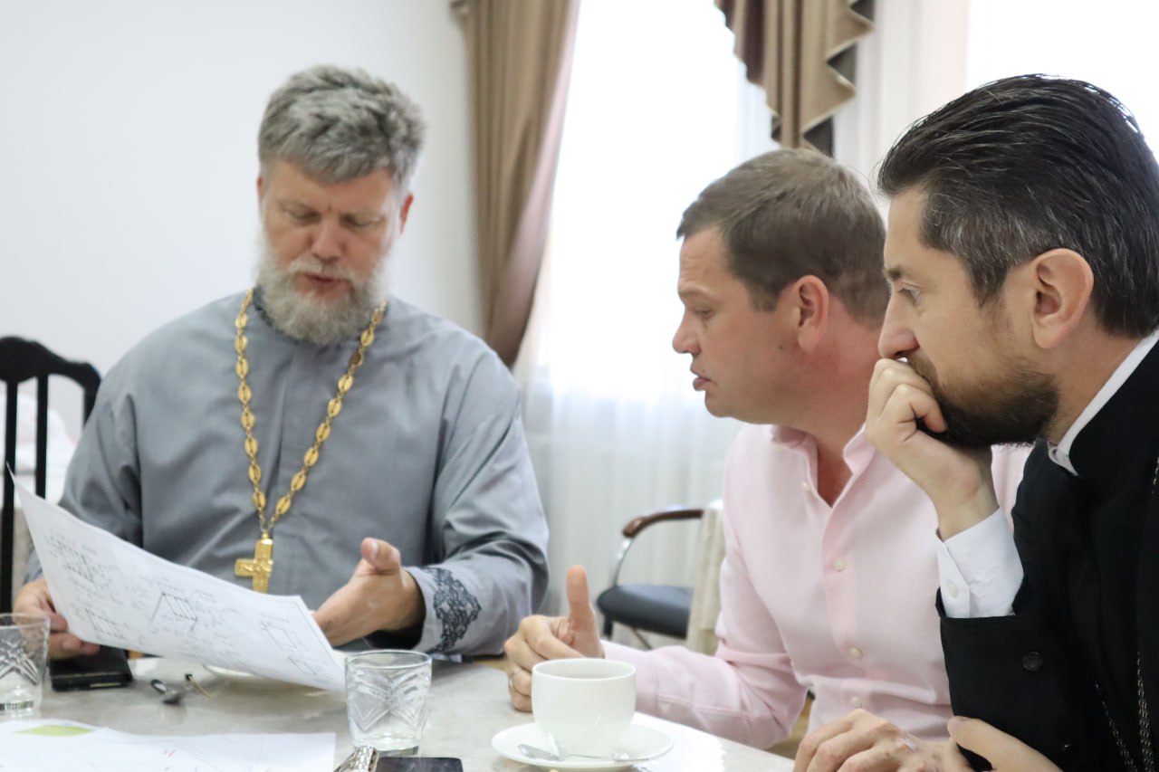 Андрей Дорошенко обсудил со священнослужителями строительство Собора в Северном микрорайоне Армавира 