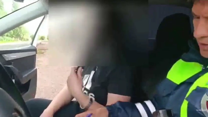Пьяная автоледи без прав попала на видео при задержании в Армавире 