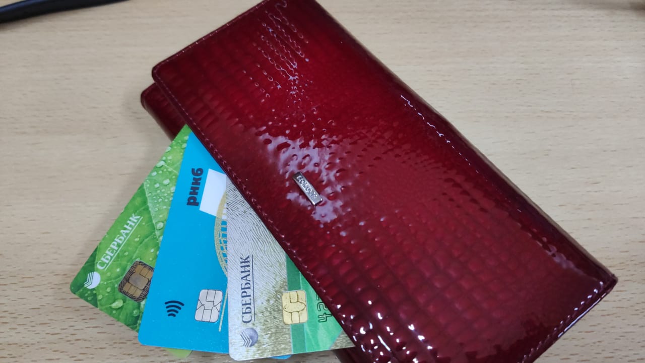 В Армавире мужчина 167 раз расплатился за покупки чужой кредитной картой 