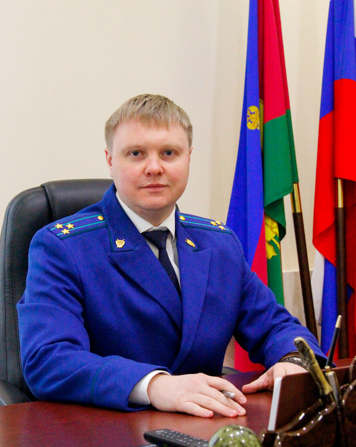 Прокурор Армавира Павел Андреев поздравил коллег и ветеранов с праздником