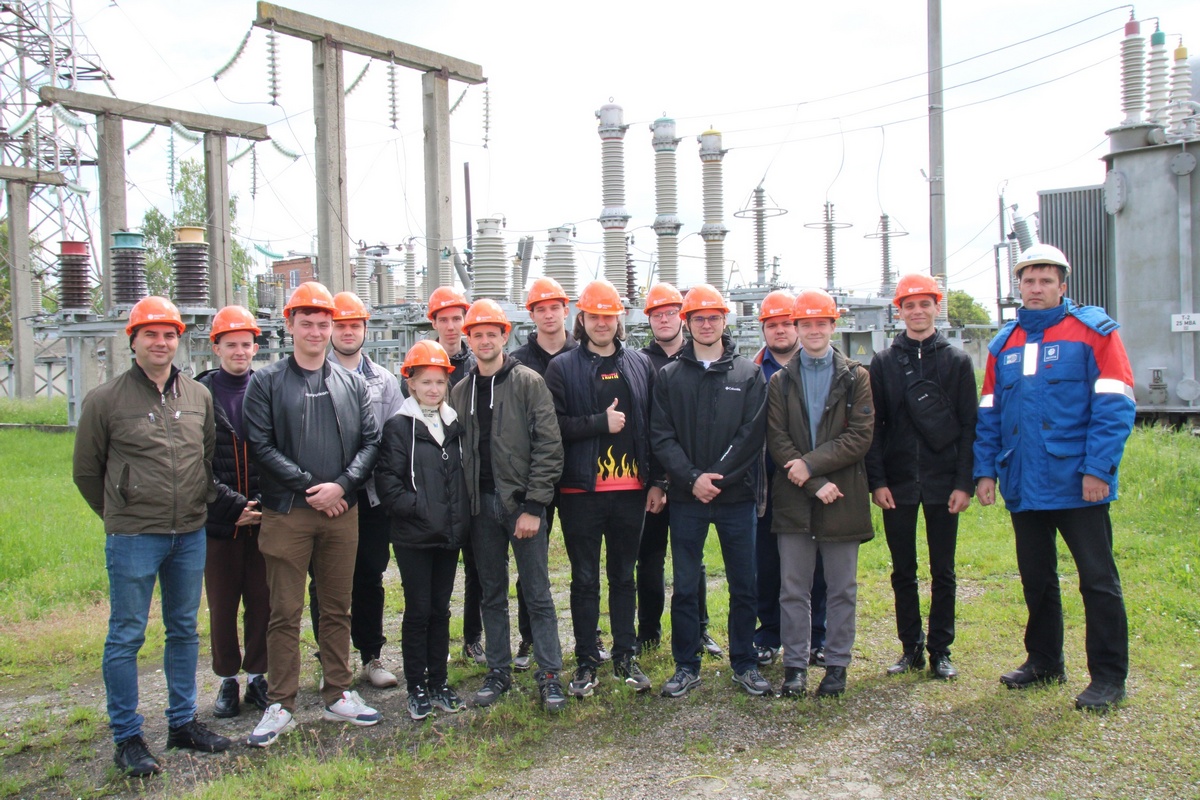 Армавирские энергетики провели для студентов экскурсию на высоковольтную подстанцию 