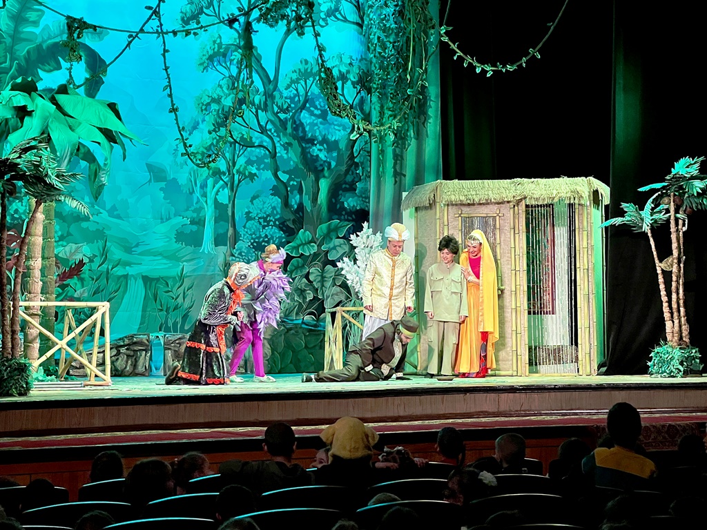 В Армавире более 2 тысяч детей увидели новогоднюю сказку в театре драмы и комедии