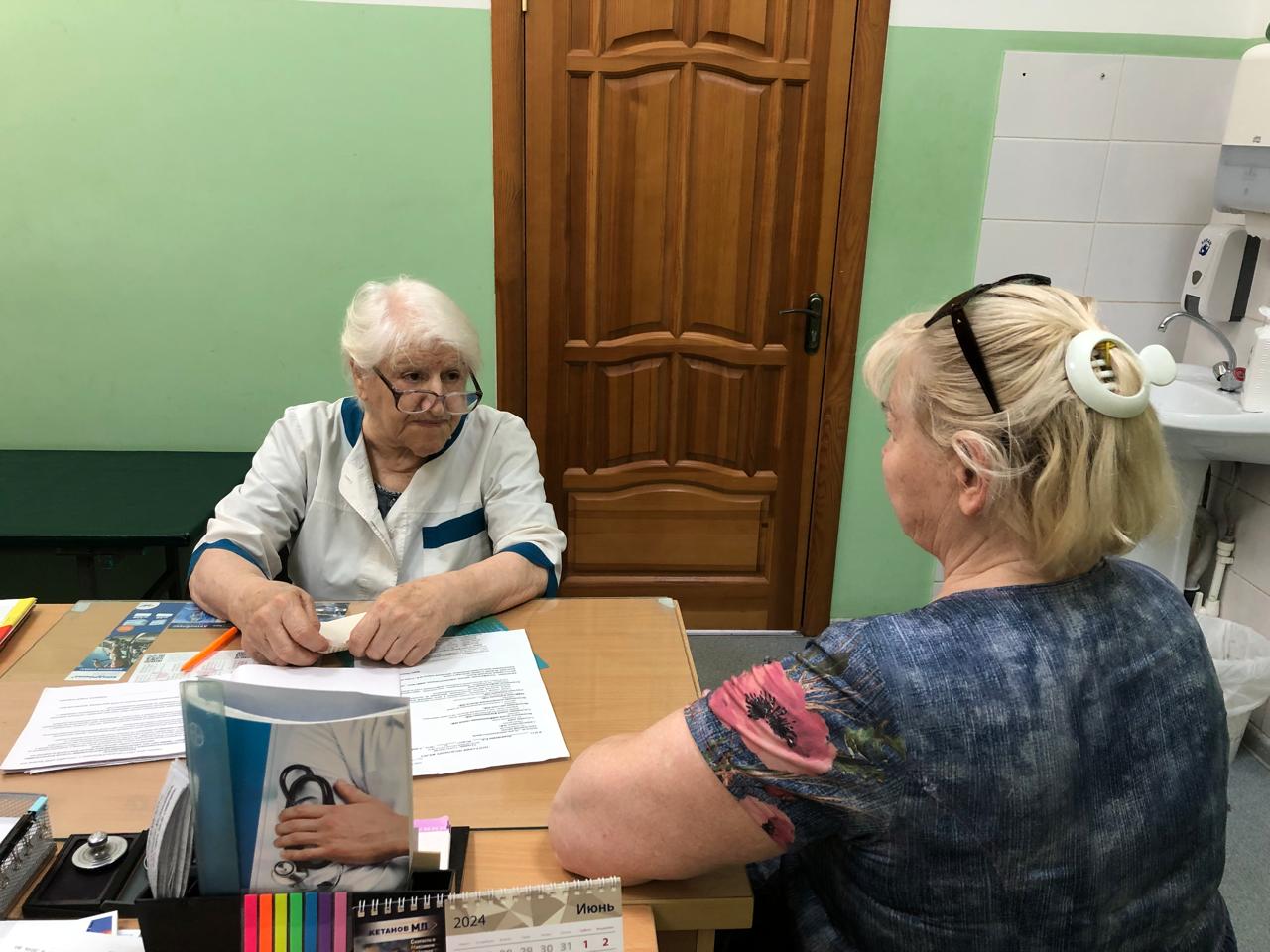 В Армавире работает 91-летняя врач-хирург Елена Петросян 