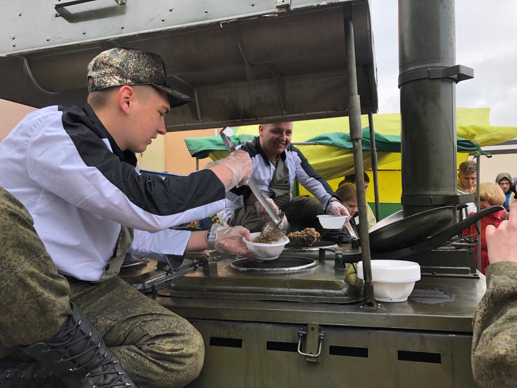 В Армавире в честь Дня Победы приготовили 1500 порций солдатской каши