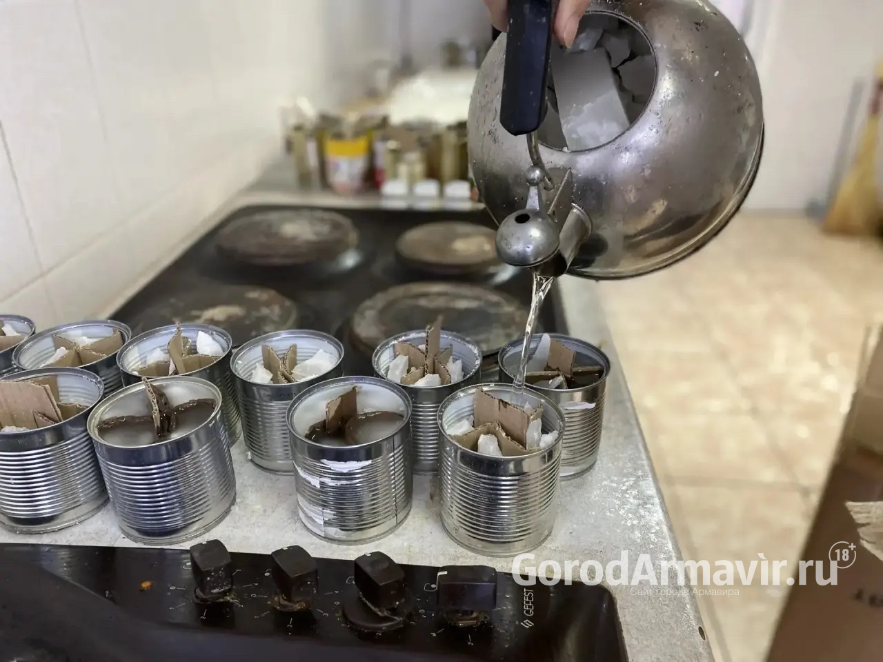 Студенты Армавирского техникума технологии и сервиса отправили партию окопных свечей в зону СВО 