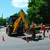 В Армавире на перекрестке Ленина и Чичерина устанавливают новые канализационные люки