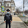  В Армавире инспектор дорожного надзора проверил пешеходные переходы у учебных заведений 