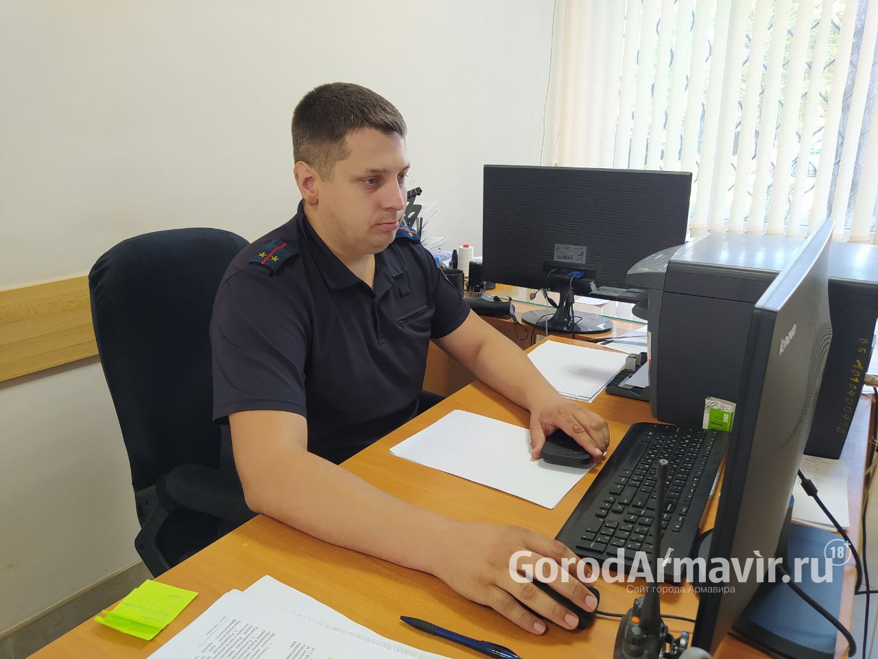 В Армавире полицейские и финансисты не дали пенсионерке передать мошенникам 600 тыс руб