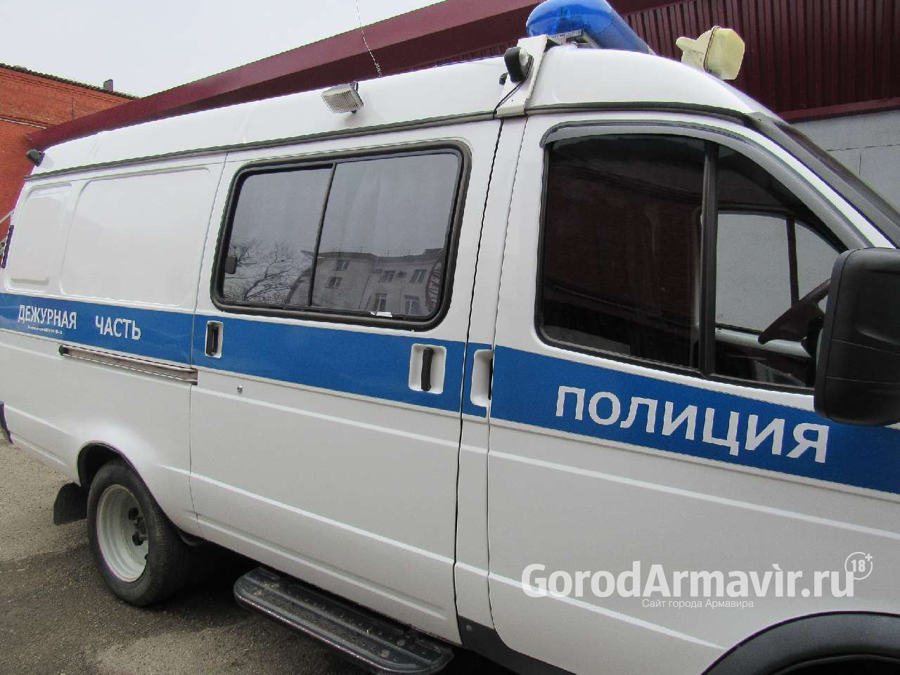 Житель Армавира украл из дома в соседнем районе техники на 120 тыс руб 