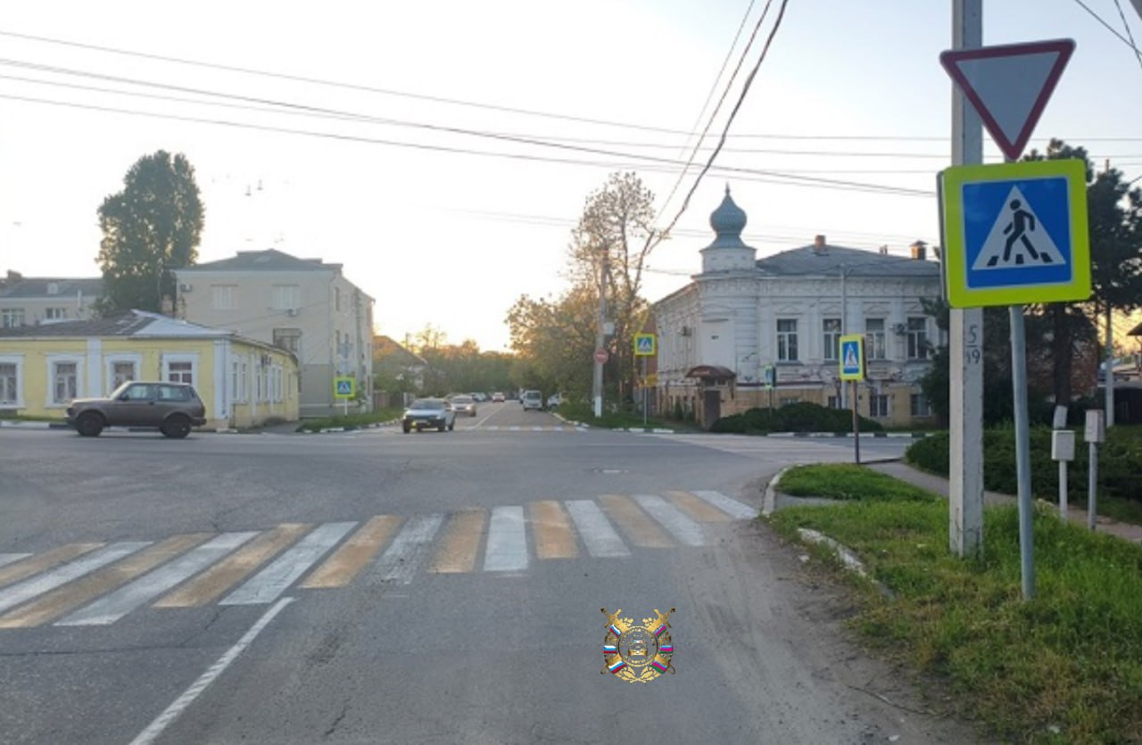 В Армавире водитель «УАЗ Патриот» сбил перебегавшую дорогу женщину