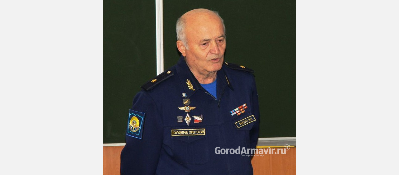 В Армавире поздравления с 75-летием принимал генерал-майор Виктор Фисун