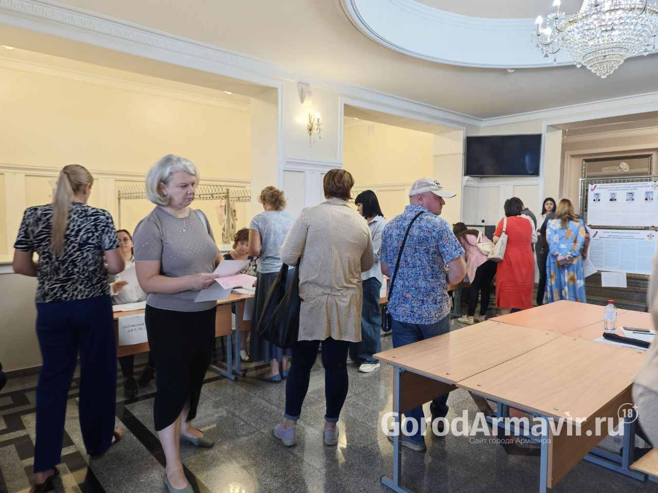 В Армавире в Школе искусств начал свою работу избирательный пункт № 0445 