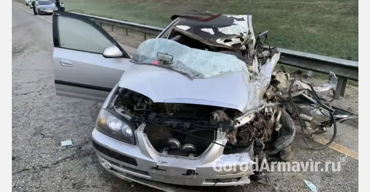 Гибелью водителя иномарки закончилось лобовое столкновения авто на трассе под Армавиром 