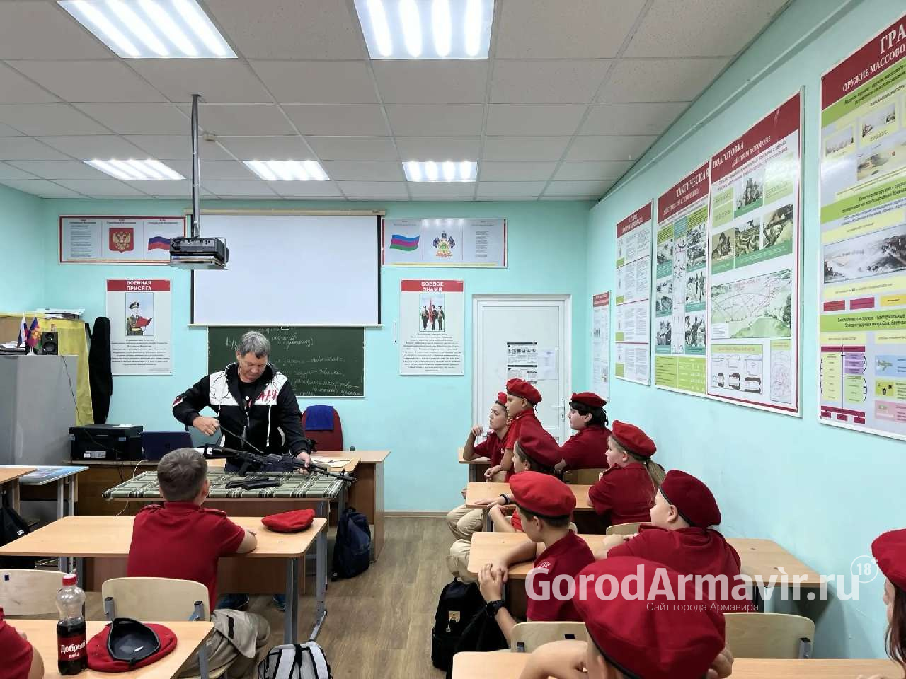 В Армавире в школе №14 открылся первый в городе юнармейский класс