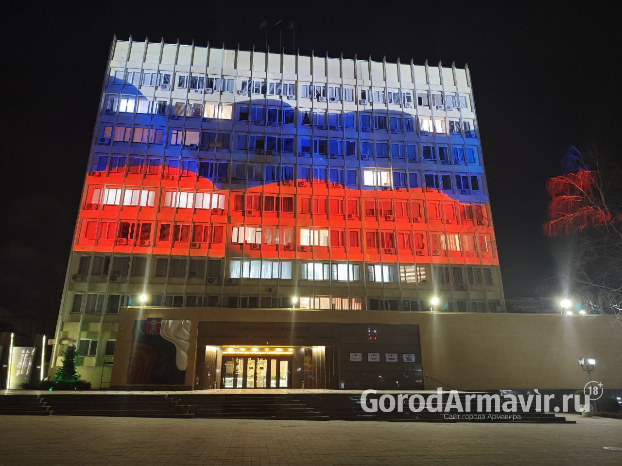 Пожар на нефтебазе в Армавире локализовали на площади 700 кв. метров