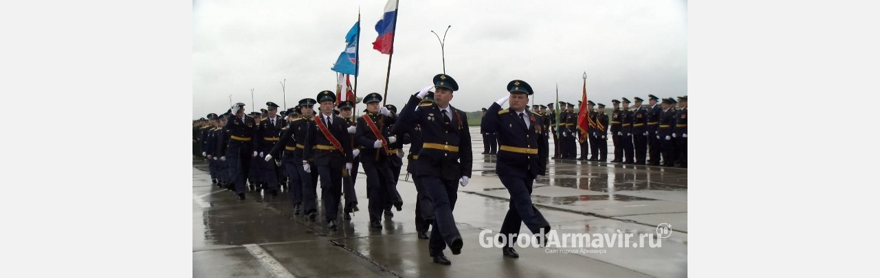 В училище летчиков Армавира войска прошли торжественным маршем в честь Дня Победы 