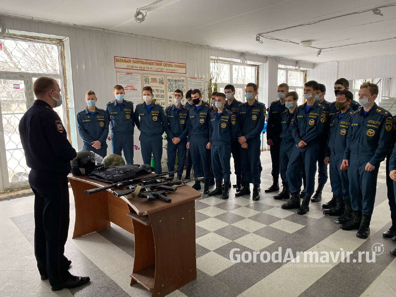 В Армавире 20 студентов посетили отдельный батальон патрульно-постовой службы