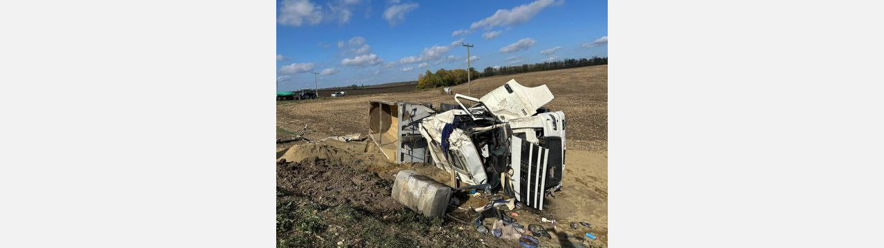 Водитель грузовика после ДТП был госпитализирован в больницу Армавира 