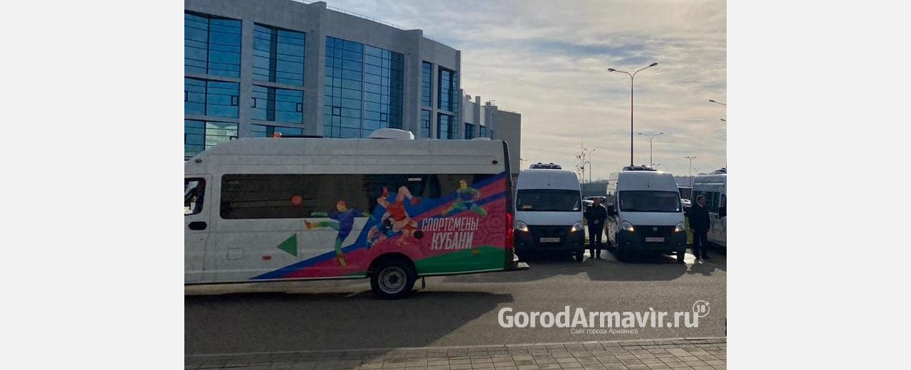В Армавире спортивная школа «Альбатрос» получила автобус для поездок на соревнования