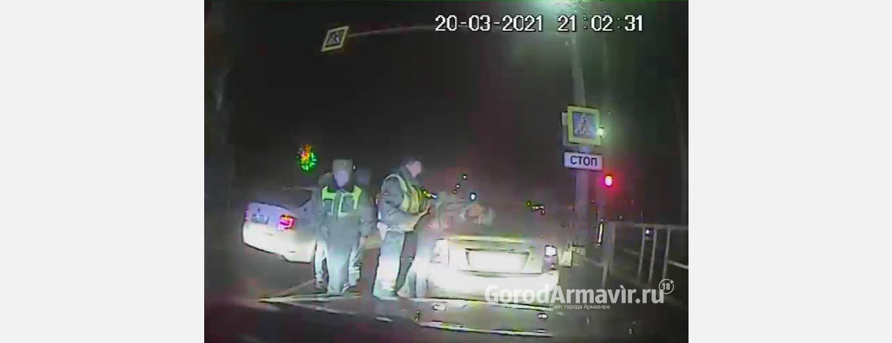 В Армавире погоня полицейских за пьяным водителем попала на видео