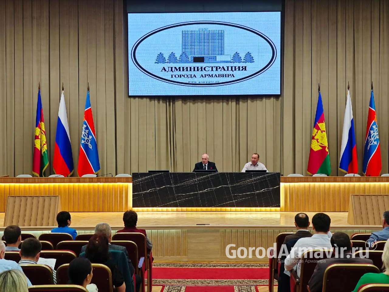 На планерке в Армавире обсудили результаты проверки организации питания в школах города 
